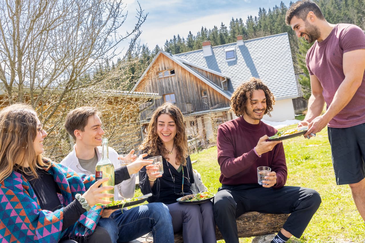 Produkte des Oberhofs in einer rustikalen Präsentation