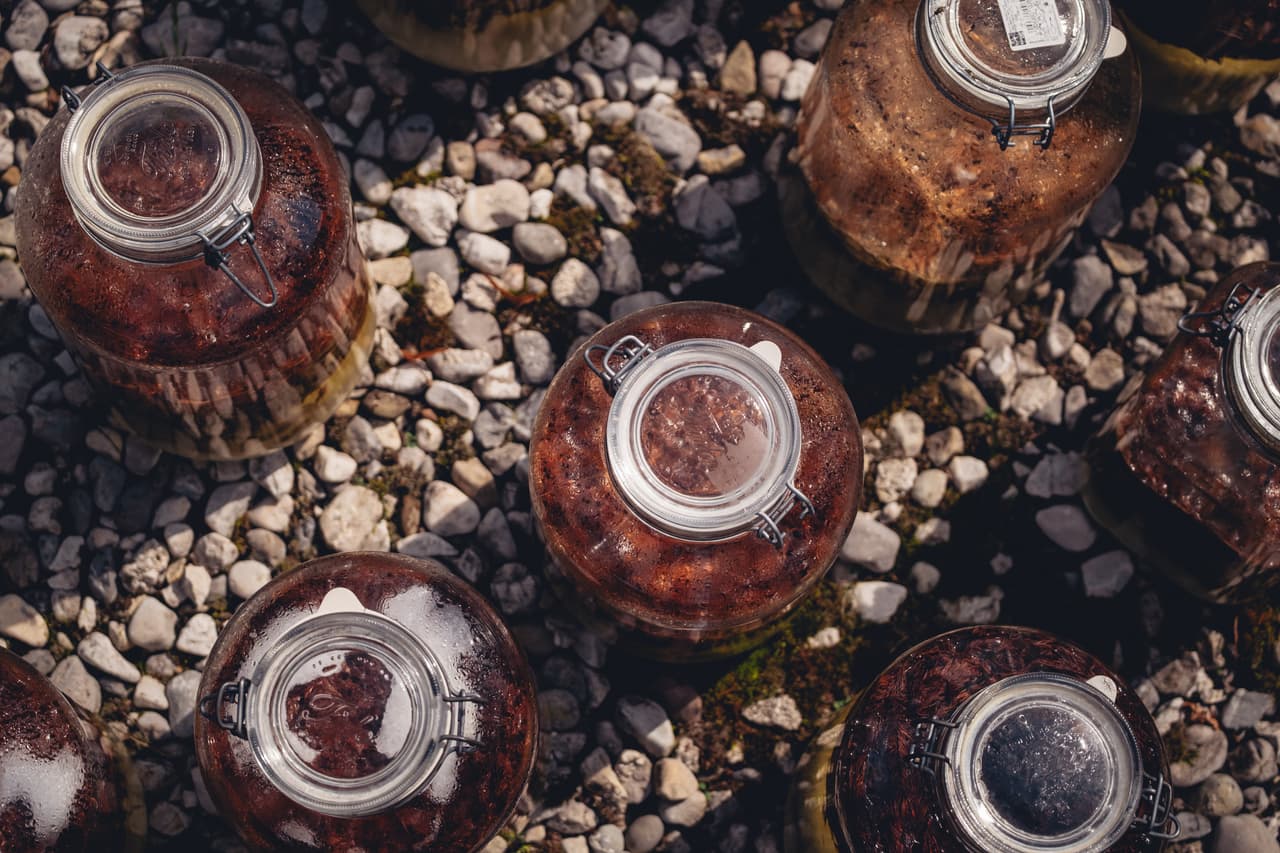 Produkte des Oberhofs in einer rustikalen Präsentation