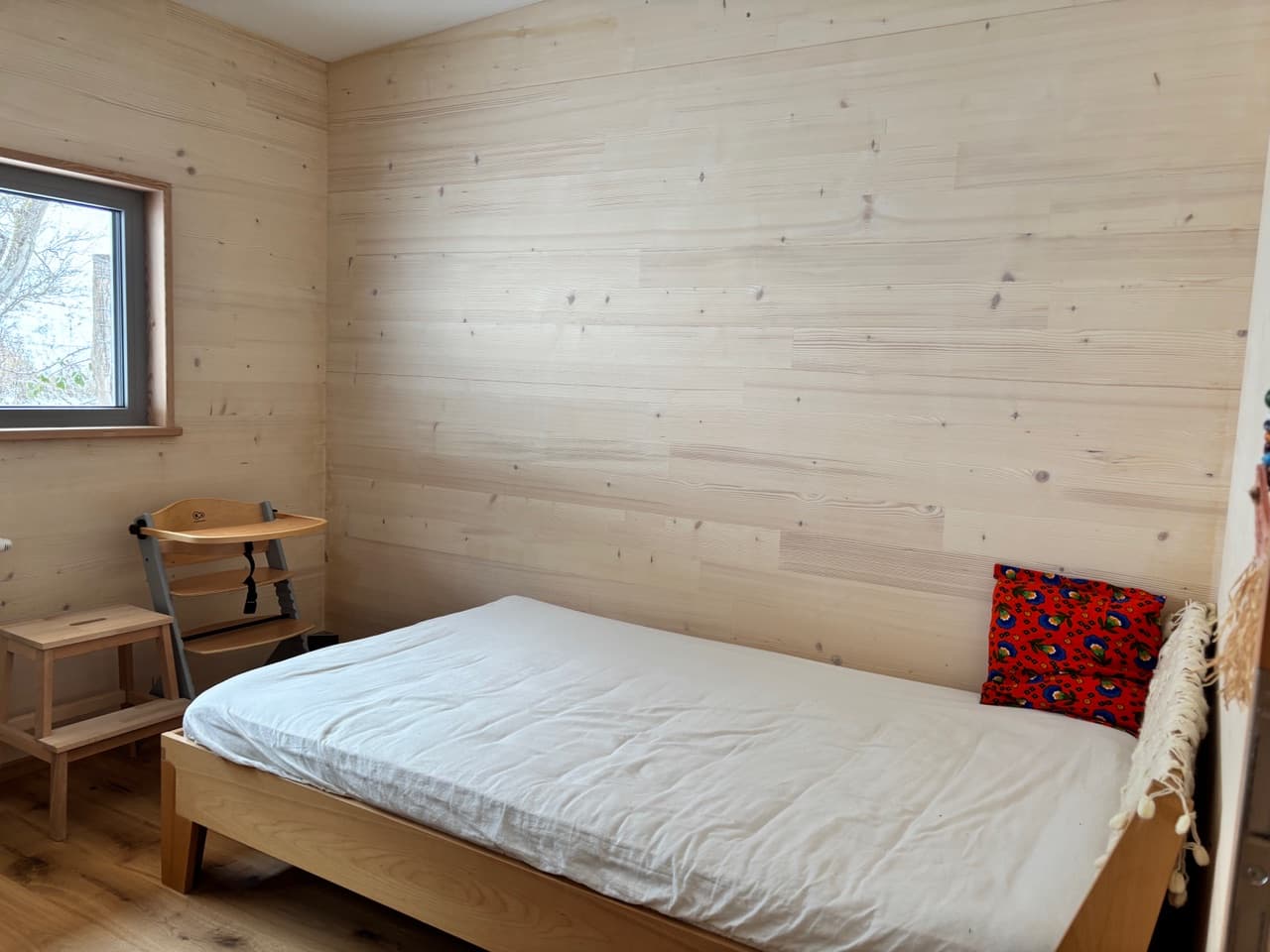 Leseecke im Apartment mit Bibliothek